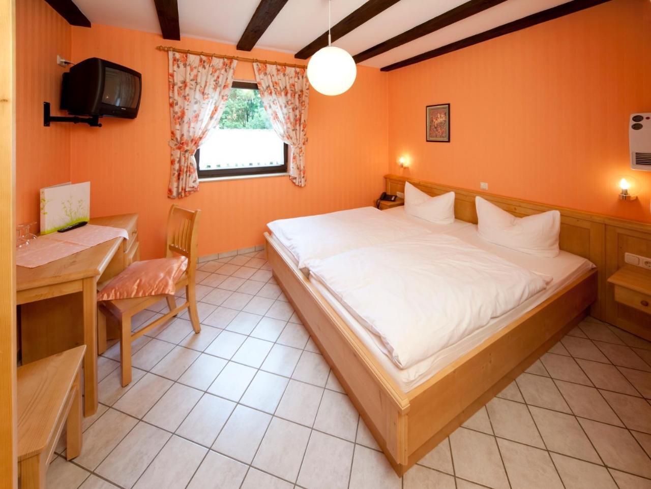 Gasthaus Zur Wolfsschlucht Hotel Sugenheim Ngoại thất bức ảnh
